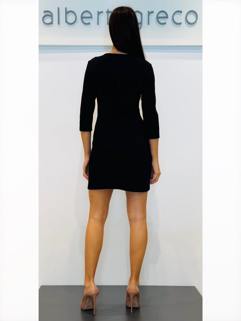 Abito corto con zip e bottoni su scollo