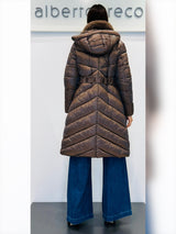 Piumino donna lungo con collo in eco pelliccia