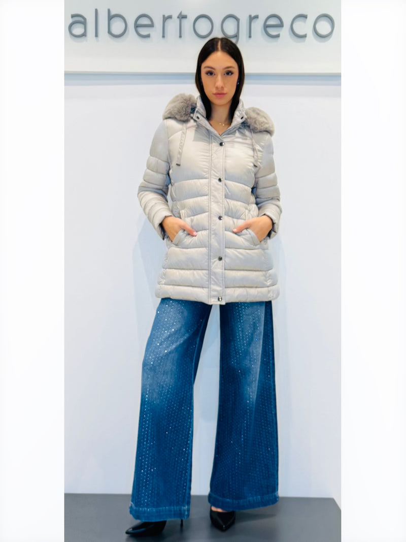 Piumino donna con bordo cappuccio in eco pelliccia