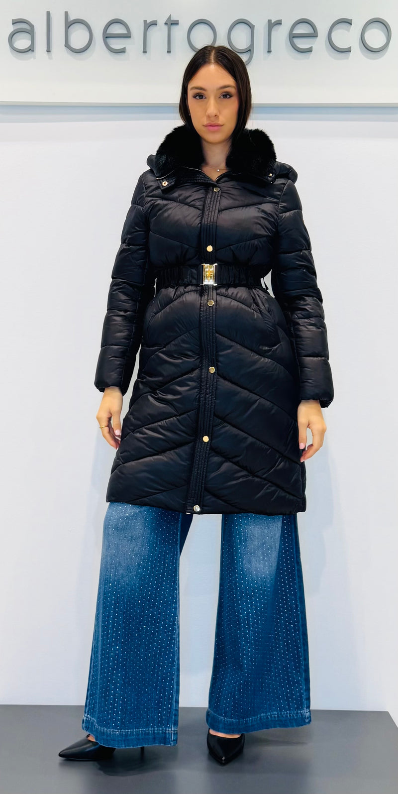 Piumino donna lungo con collo in eco pelliccia