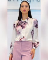 Blusa fantasia floreale con scollo a fiocco